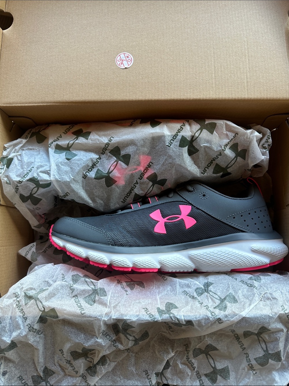Under Armour Women’s Charged Assert 8 NWT